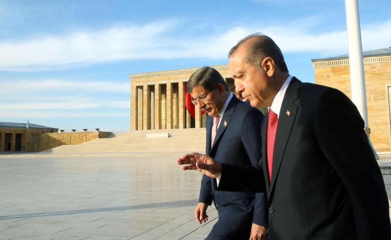 الرئيس التركي رجب طيب أردوغان وأحمد داود أوغلو
