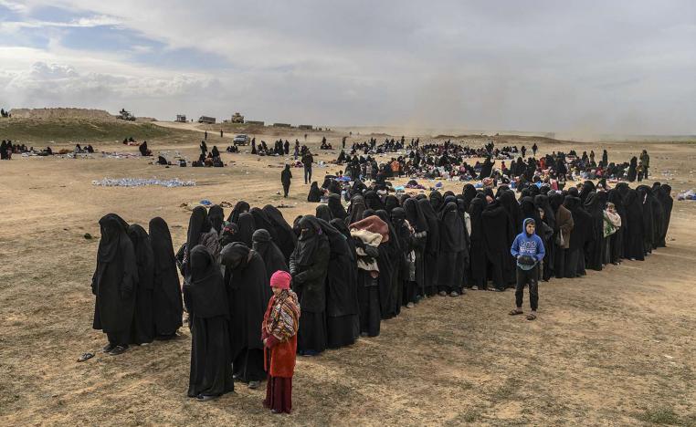 زوجات وأبناء مقاتلي داعش 