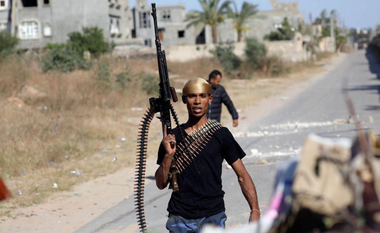 مسلح تابع لحكومة الوفاق في منطقة الاشتباكات في اليرموك جنوب طرابلس