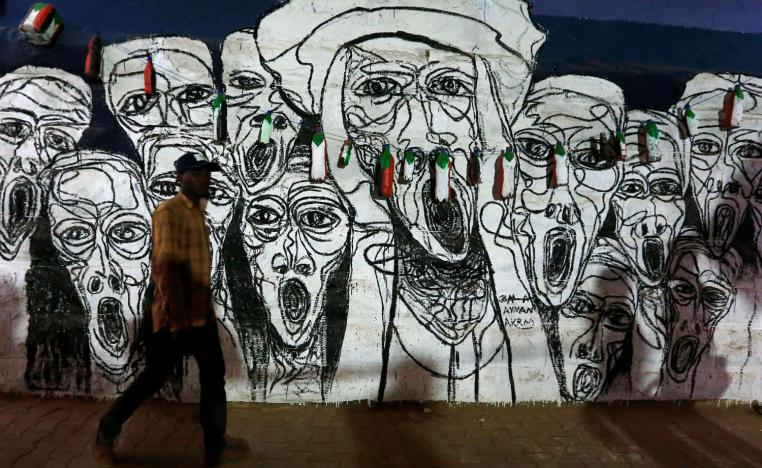 توتر يحكم علاقة المحتجين بالجيش