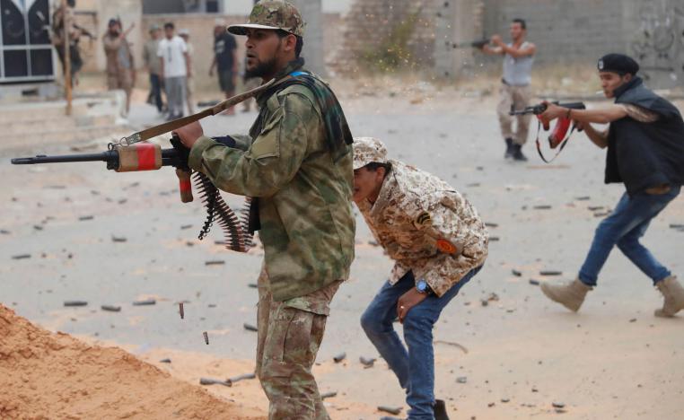 مقاتلون موالون لحكومة السراج يواجهون الجيش الوطني جنوب طرابلس