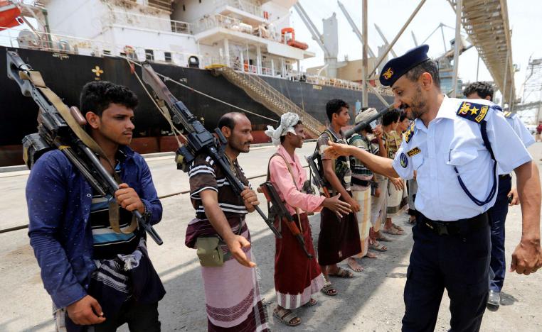 مقاتلون حوثيون في زي خفر السواحل؟