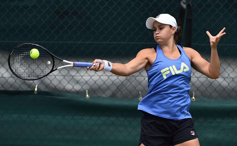 بارتي لإحراز لقبها الثاني الكبير