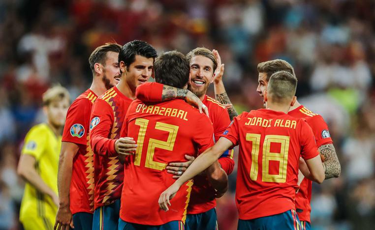 اسبانيا تتصدر بالعلامة الكاملة
