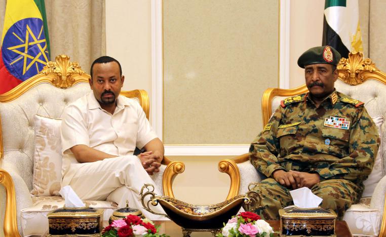 رئيس وزراء إثيوبيا آبي أحمد يلتقي رئيس المجلس العسكري الانتقالي السوداني عبدالفتاح البرهان