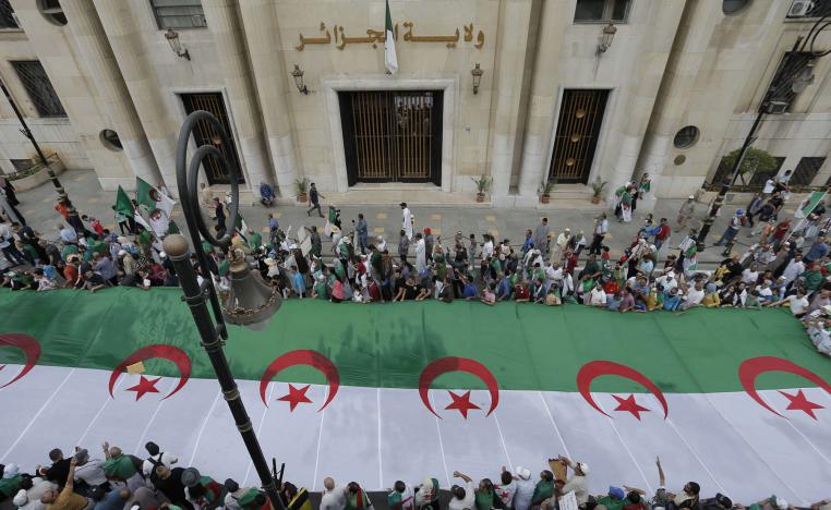 المحتجون يرفضون إدارة الانتخابات بأيدي رجال بوتفليقة