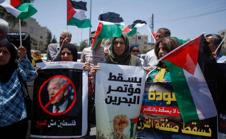 متظاهرون فلسطينيون ضد "ورشة البحرين"