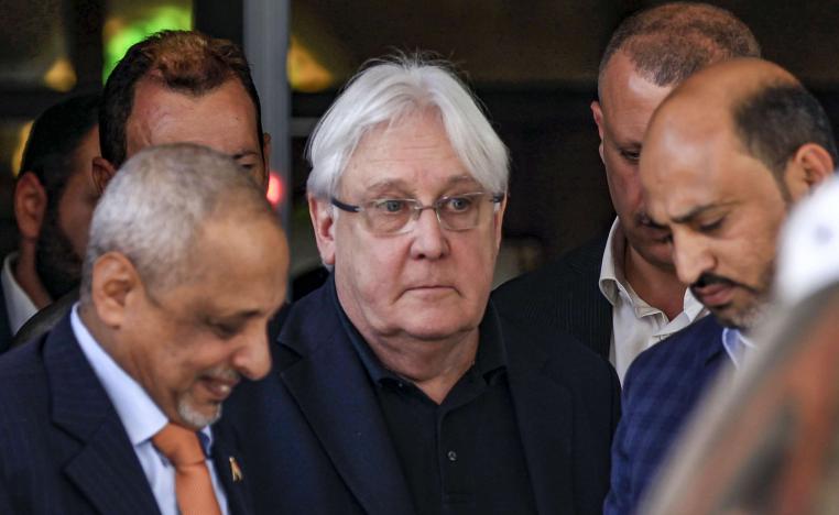 Martin Griffiths (C) the UN special envoy for Yemen