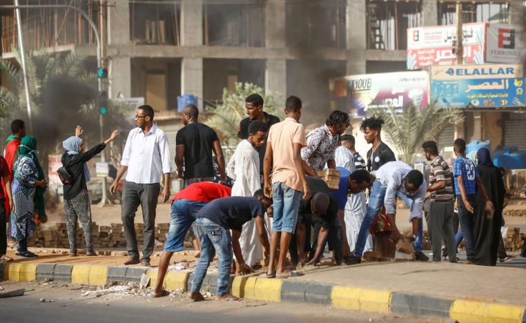 محتجون سودانيون