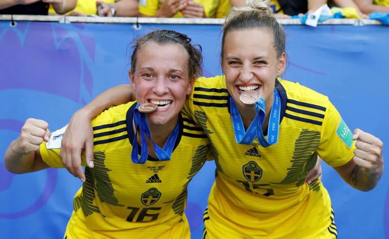 السويديات على خطى الأميركيات