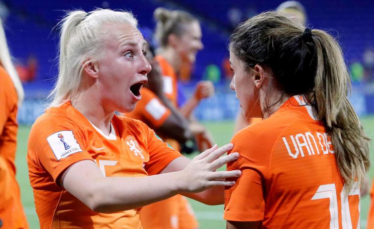 تأهل تاريخي لسيدات هولندا