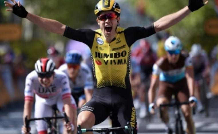 فان آيرت الأول بفارق كبير