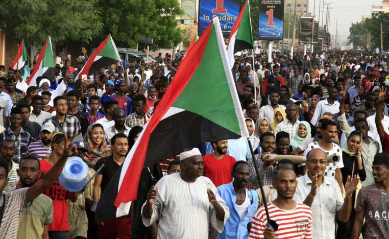 المحتجون يثبتون قدرتهم على الحشد من دون انترنت