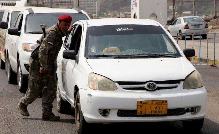STC fighter mans a checkpoint in Aden, Yemen