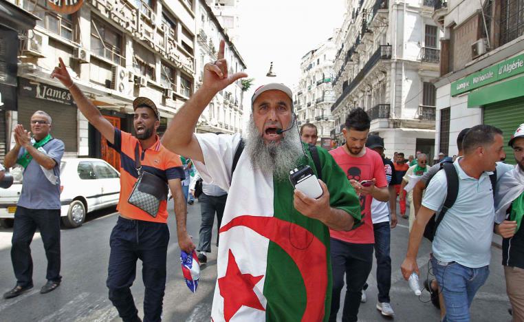 تريث اللإسلاميين مرتبط بردود فعل الشارع