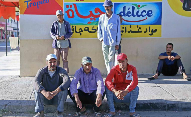 خيبة أمل من وعود بانتشالهم من البطالة