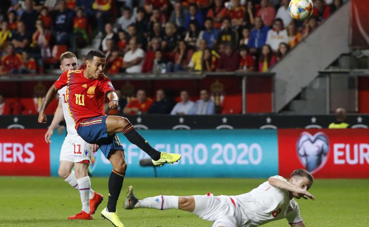  الفوز السادس تواليا لإسبانيا