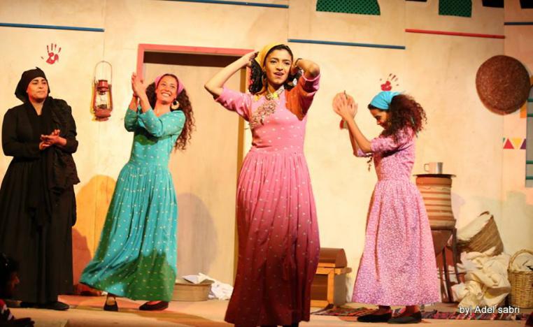 مسرحية "الطوق والاسورة" (الصورة من صفحة مهرجان القاهرة للمسرح المعاصر والتجريبي على فيسبوك)