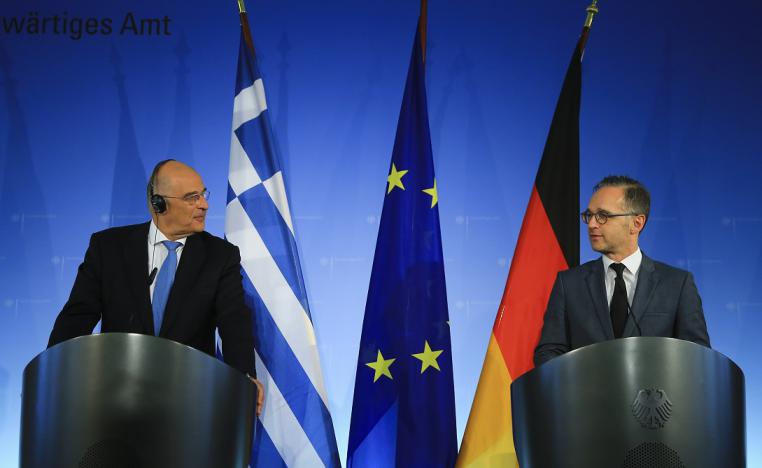 وزير الخارجية الألماني هايكو ماس ووزير الخارجية اليوناني نيكوس دندياس