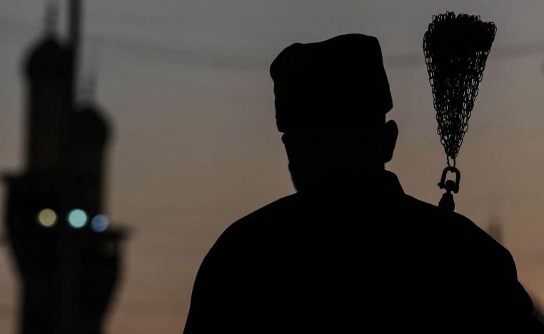 عراقي يجلد نفسه في طقوس احياء ذكرى عاشوراء