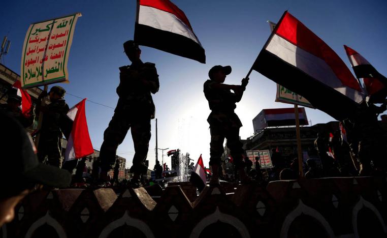 مقاتلون حوثيون يستعرضون في صنعاء