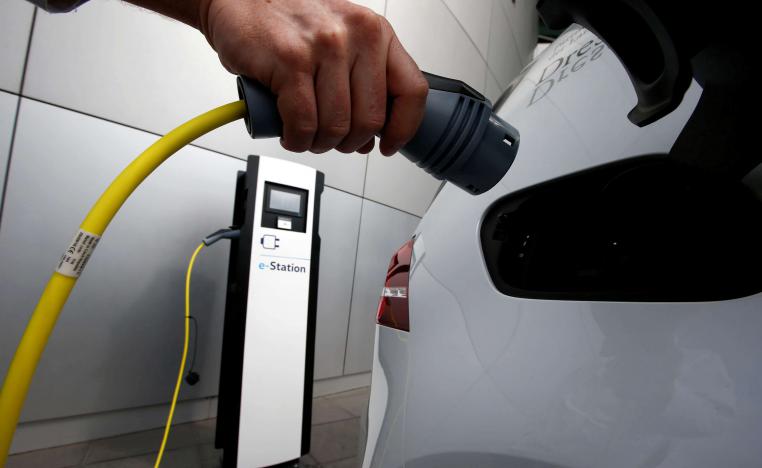 شحن السيارات الكهربائية