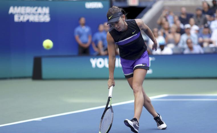 بطلة رولان غاروس السابقة تخسر متأثرة بالاصابة في أسفل ظهرها