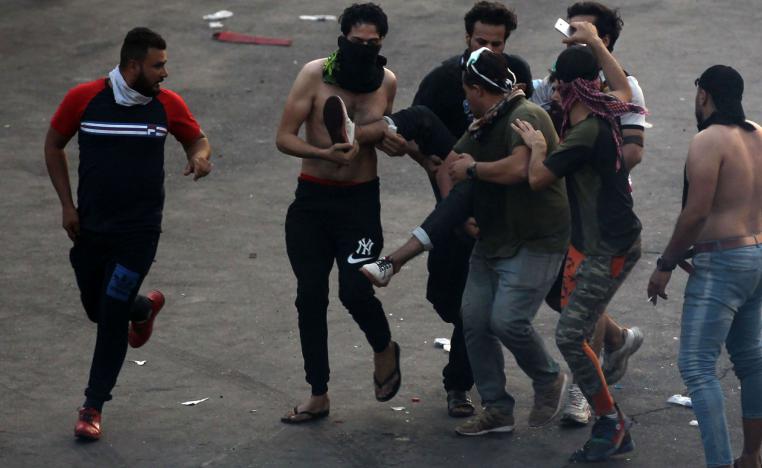متظاهر عراقي وسط بغداد