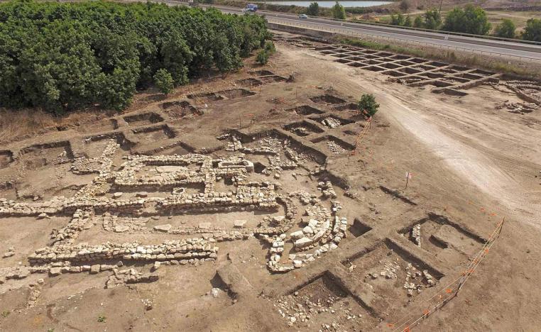 General view of a temple complex at the archaeological site of En Esur 