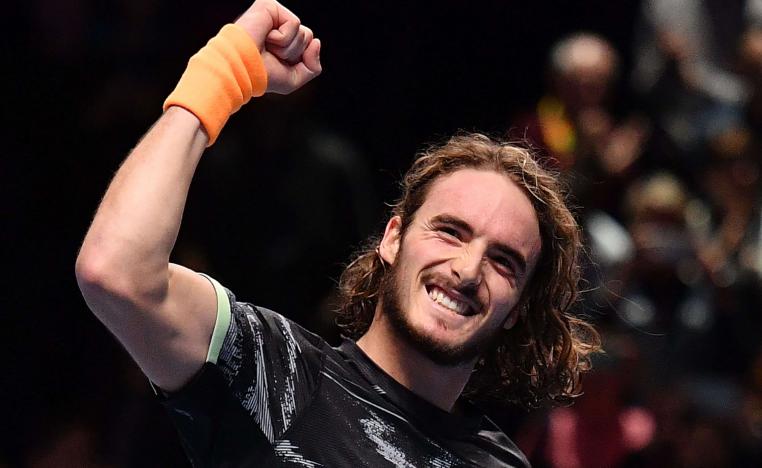 تسيتسباس يحرم فيدرر فرصة تعزيز رقمه القياسي في البطولة الختامية