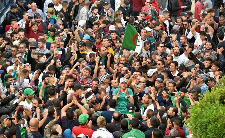 المحتجون ينتشرون بشوارع العاصمة