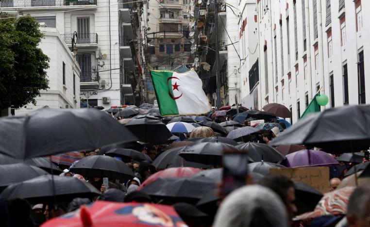 مواجهة سياسية مع الجيش في الشارع