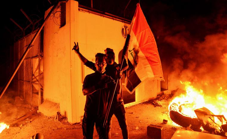 إحراق القنصلية الايرانية في النجف أقوى تعبير حتى الآن عن المشاعر المناهضة لإيران