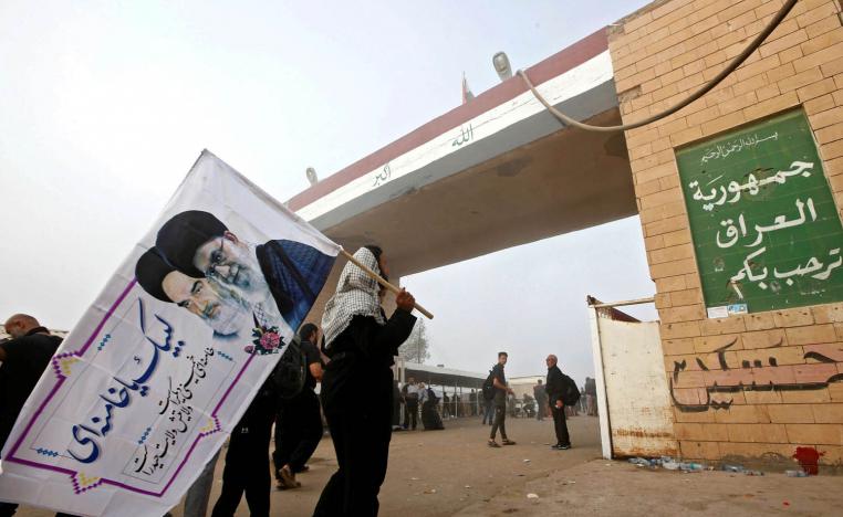 زوار ايرانيون يعبرون نقطة الحدود بين العراق وايران