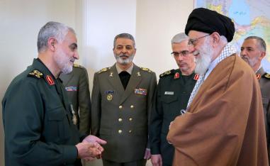 المرشد الاعلى الايراني علي خامنئي وقادة الحرس الثوري