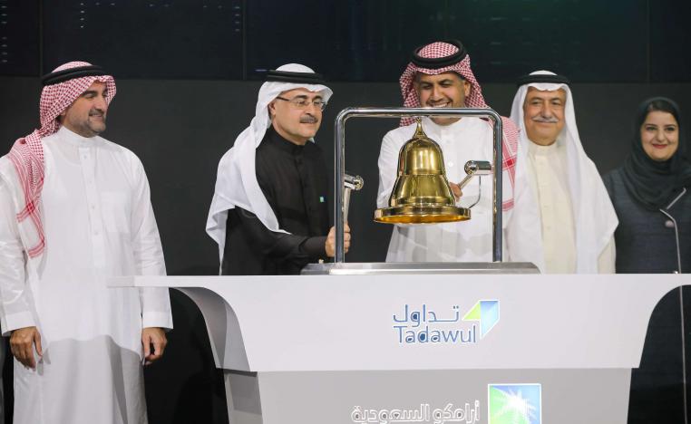 لحظة قرع جرس ادراج ارامكو في بورصة تداول