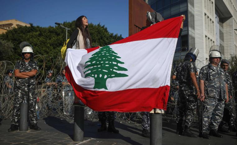 المحتجون يطالبون النواب بتسمية شخصية مستقلة تحظى بثقتهم 