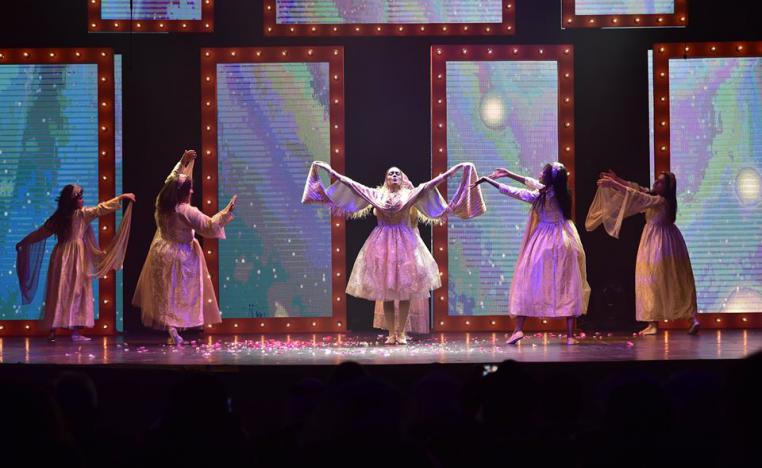 مشهد من عرض "ميعاد" (الصورة من صفحة المجلس الوطني للثقافة والفنون والآداب على فيسبوك)