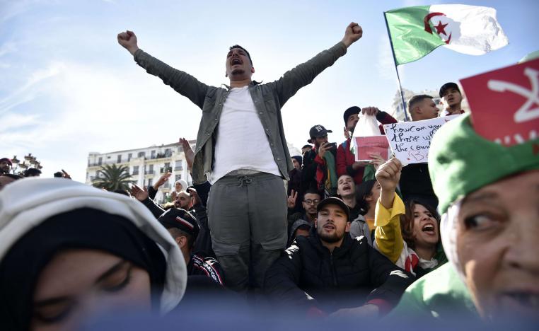 الحشود الهائلة في الشارع تظهر اتساع نطاق الرفض