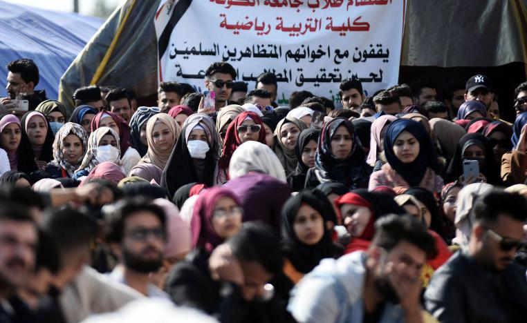 طلبة وطالبات من جامعة الكوفة يشاركون في الاحتجاجات ضد الحكومة