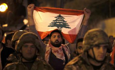 واشنطن: صلابة الجيش في المظاهرات تثير الإعجاب