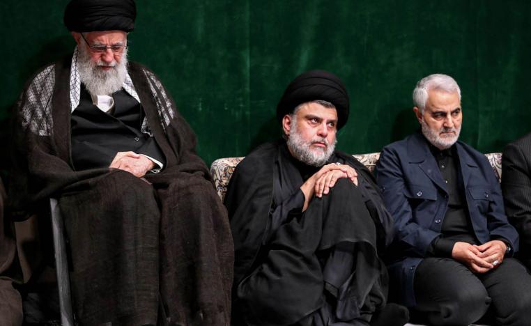 مقتدى الصدر يتوسط المرشد الأعلى علي خامنئي وقائد فيلق القدس قاسم سليماني