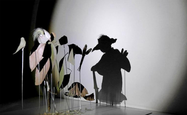 وظيفة الوسيط الجامع للعناصر المتنافرة