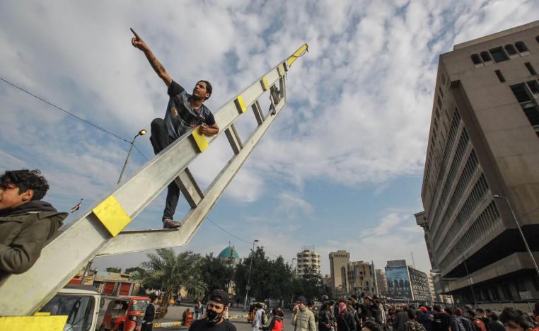 متظاهر عراقي وسط بغداد
