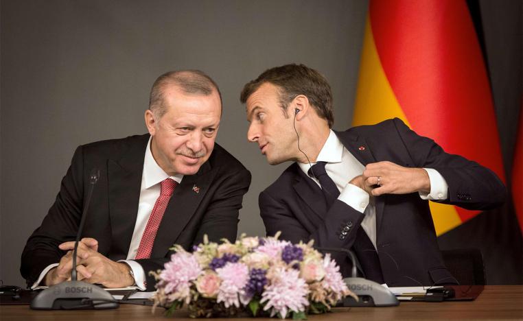 Turkish President Recep Tayyip Erdogan (L) and French President Emmanuel Macron 