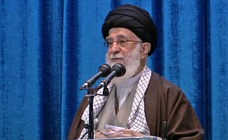 المرشد الاعلى علي خامنئي يؤم الصلاة للمرة الأولى منذ سنوات