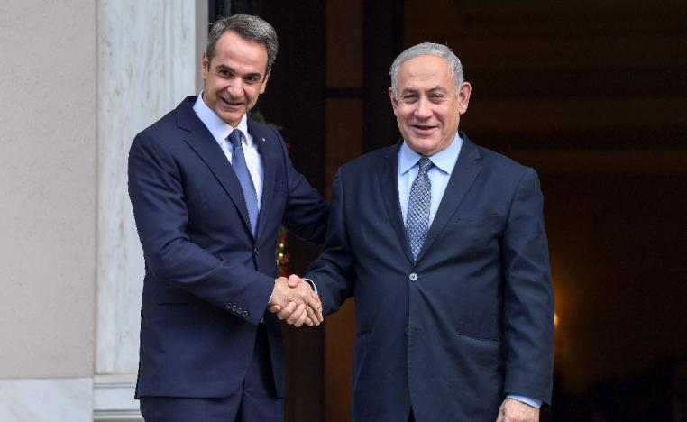 Greek Prime Minister Kyriakos Mitsotakis (L) shakes hands with his Israeli counterpart Benjamin Netanyahu