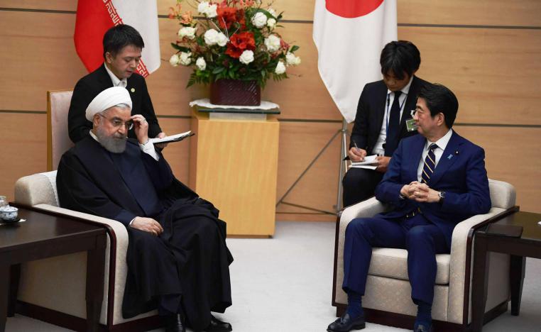 الرئيس الايراني حسن روحاني ورئيس الوزراء الياباني شينزو آبي