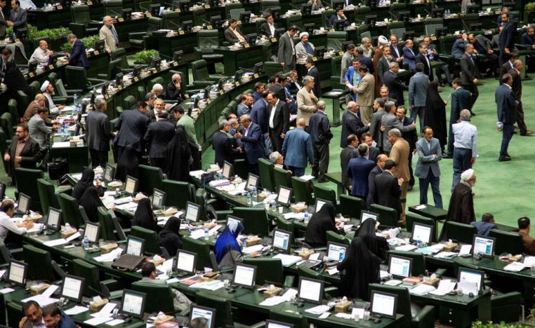 عزوف الناخبين يستبق آمال الطبقة السياسية في إيران