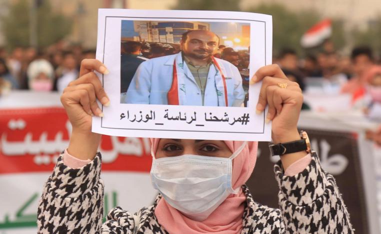 متظارة تدعم ترشح ناشط لرئاسة الحكومة العراقية